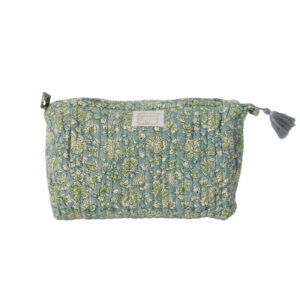 boho toilettas van Bonheur du Jour met handgemaakte blockprint bloemen en pompon