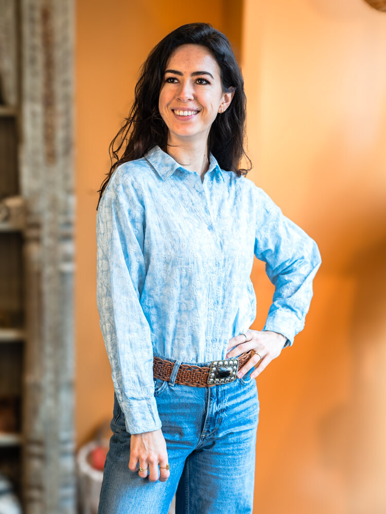blauwe broderie blouse
