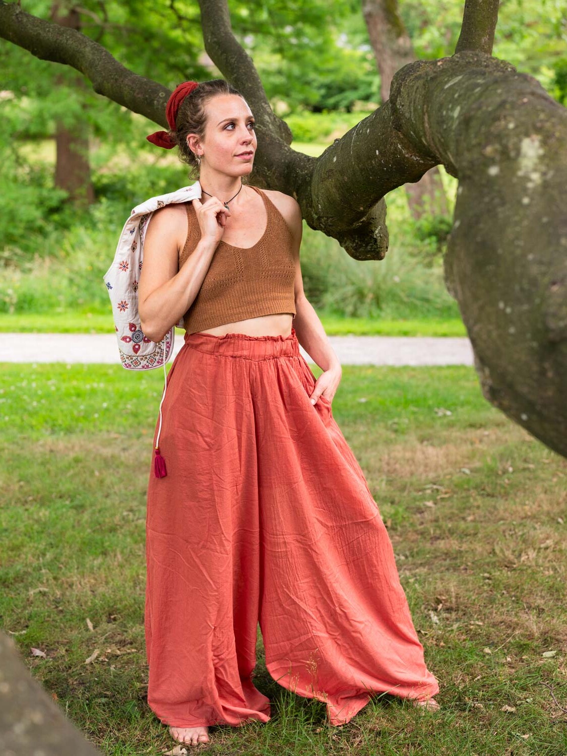 Bohemian damesbroek van katoen in oranje-roze met wijde pijpen – Solène van Garçonne