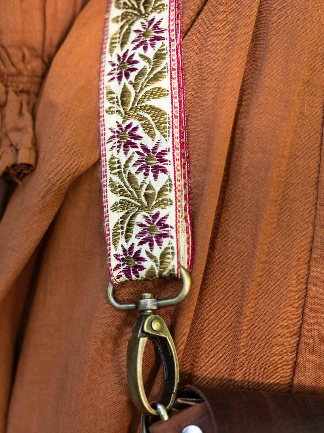 Handgemaakte bohemian tassenband Soraya van La La Bella met bronzen karabijnsluitingen