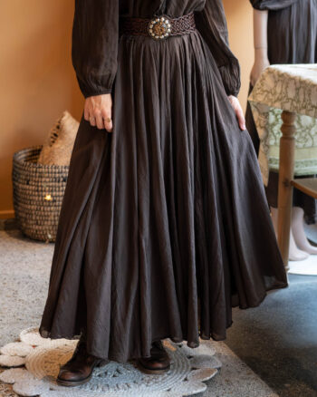 Donkerbruine lange boho rok ‘Liora’ – voorkant